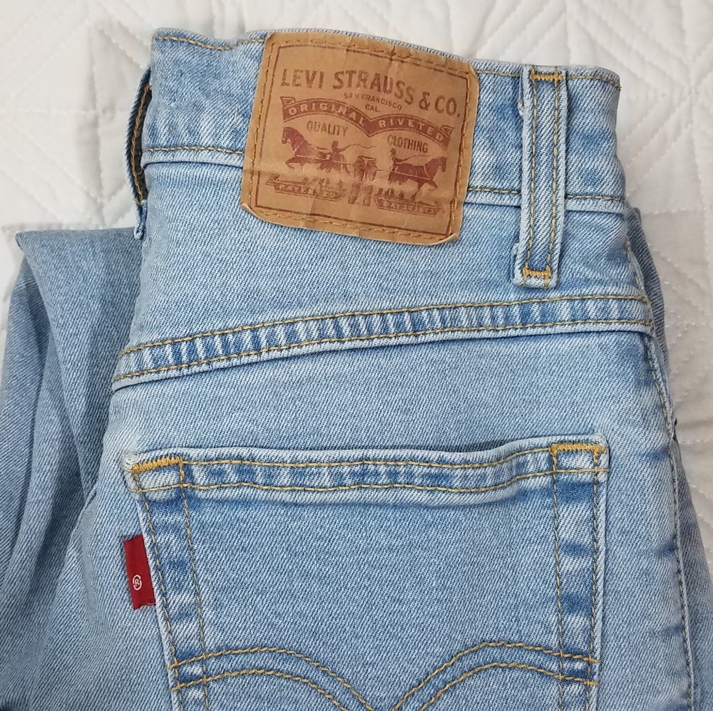 Levi mom jeans